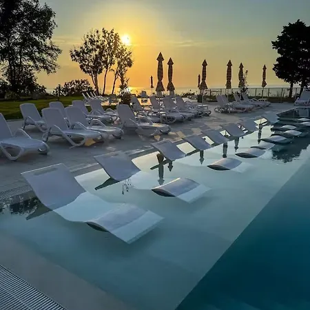 Апартаменты Allure Panoramicsea View,pool & Spa,free Parking,varna