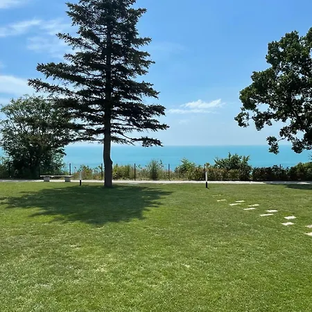 Апартаменты Allure Panoramicsea View,pool & Spa,free Parking,varna Золотые Пески